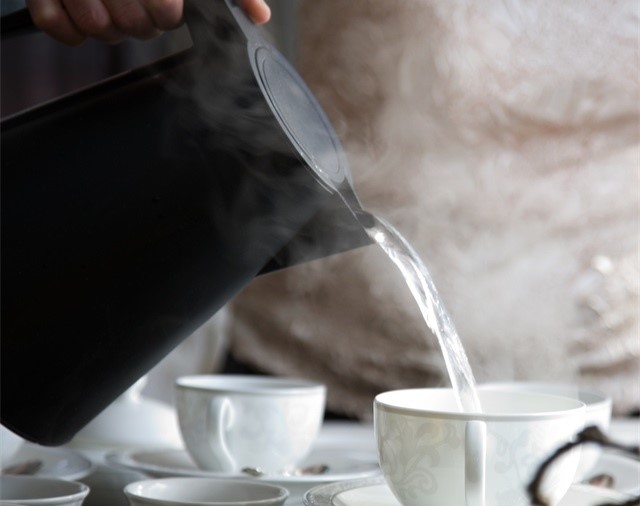 喉嚨痛、嗓子疼、熱水、喝水-康興醫(yī)療器械官網(wǎng)