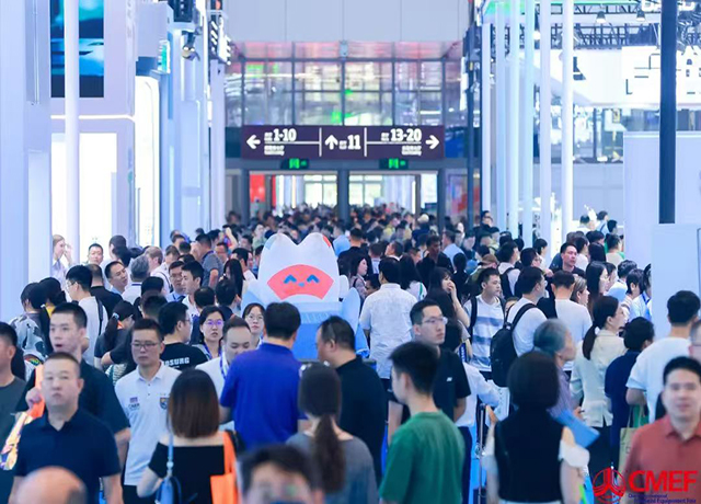 擁擠、展會(huì)、熱鬧-康興醫(yī)療器械官網(wǎng)